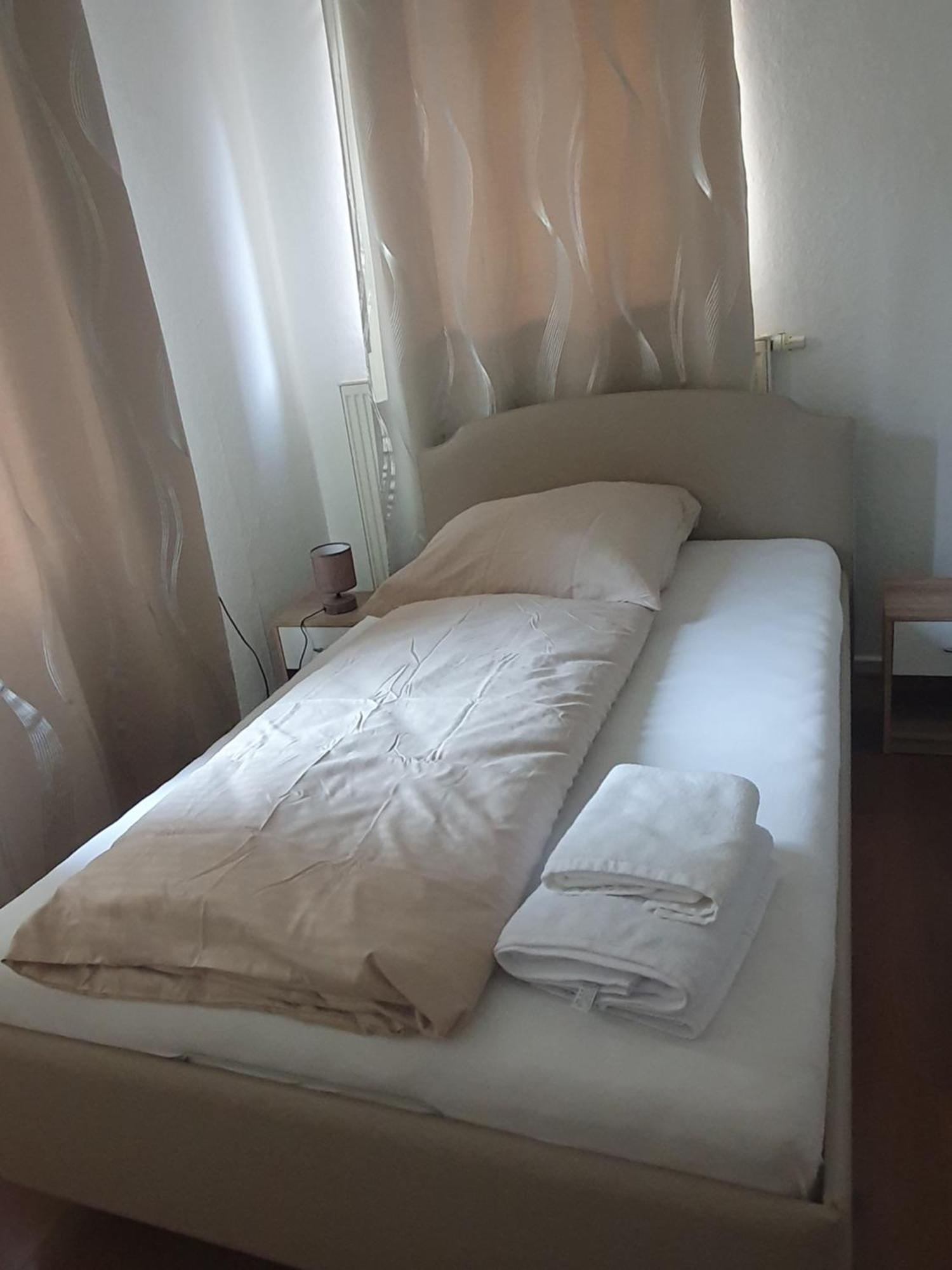 Privatzimmer An Der Uniklinik Mainz - Nur Fuer Weibliche Gaeste Apartment Exterior photo